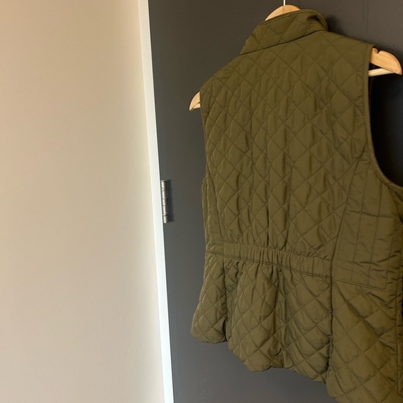 Talbots M petite very good condition barn coat Olive Quilted Vest- equestrian - Picture 7 of 12